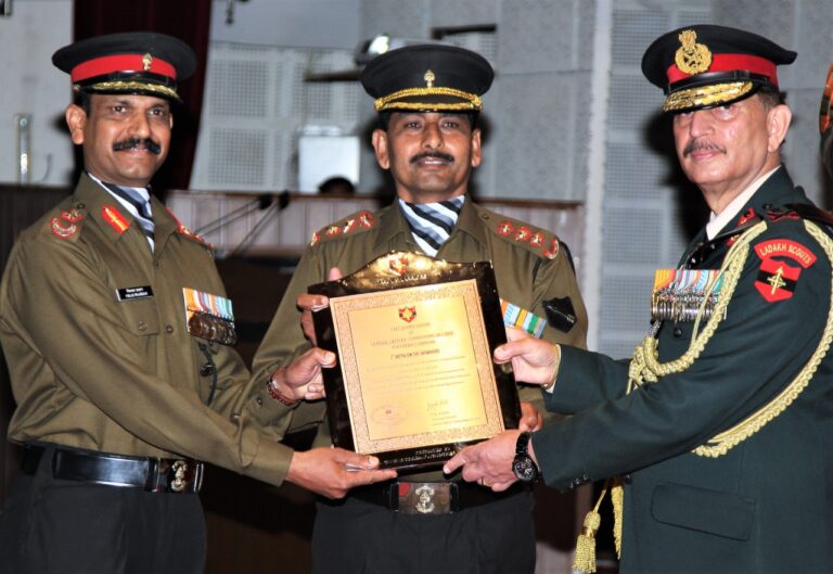 Lt Gen YK Joshi GOC-in-C, Northern Command presents Gallantry awards to ...