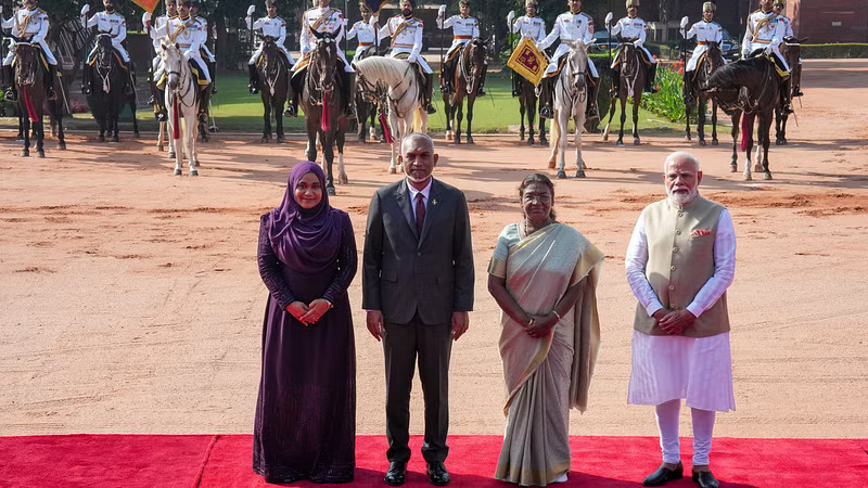 President Murmu gave him a ceremonial reception, followed by Dr. Muizzu paying tribute to Mahatma Gandhi at Rajghat.