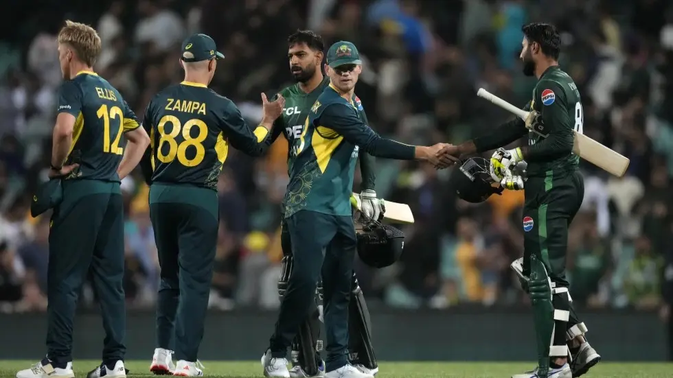 pakistan-and-australia-players-with-each-other-1731919508305-16_9